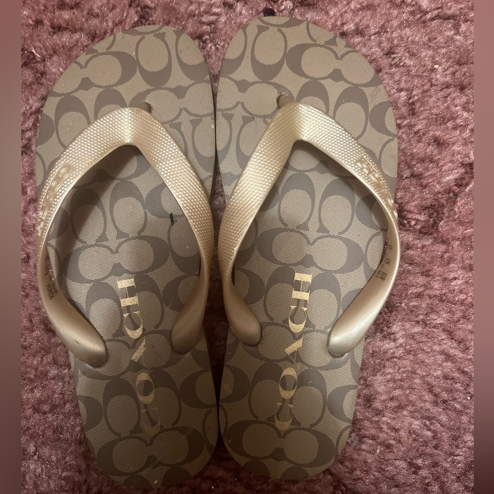 Coach sandals don’t wear them size 5-6